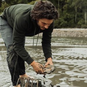 Flint and Tinder 10 year sweatshirt, M